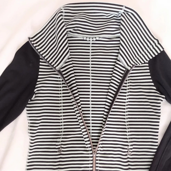 Lululemon women's striped everyday yoga zip up jacket EUC 4 - Picture 3 of 5